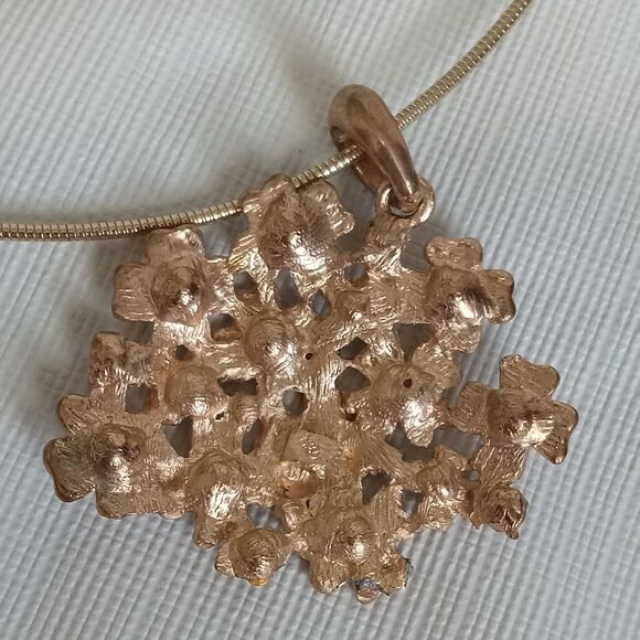 Gold Toned Rhinestone Flower Cluster Pendant Omega Chain Collar Style Necklace - Picture 8 of 10